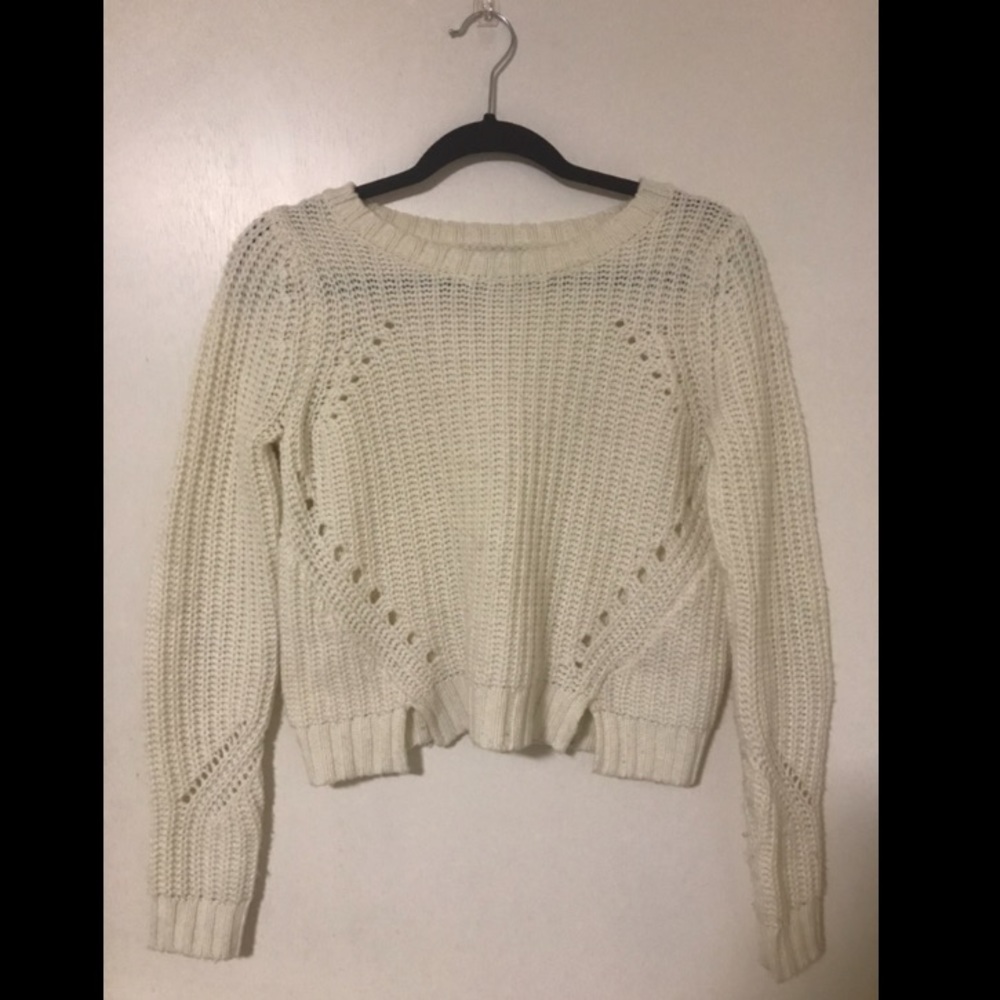 Delia’s white cropped crew neck sweater